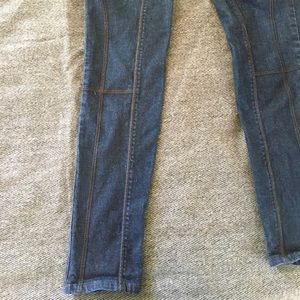 Detailed Banana Republic Skinny Jeans